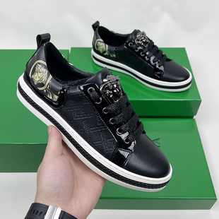 欧洲站男鞋2023美杜莎压花小黑鞋男美人头瓦萨琪休闲板鞋百搭潮鞋