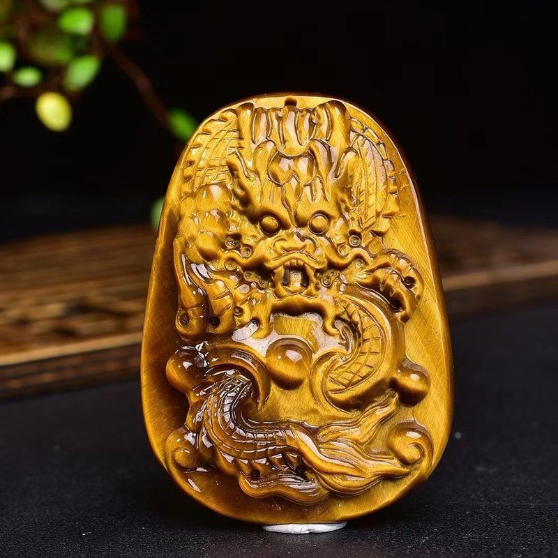2024龙年天然黄虎眼雕刻龙牌龙腾四海吊坠项链虎眼石水晶饰品批发