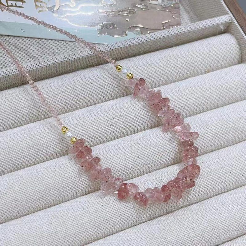 天然草莓晶碎石项链冰透粉桃花草莓晶锁骨链时尚不规则清新代发