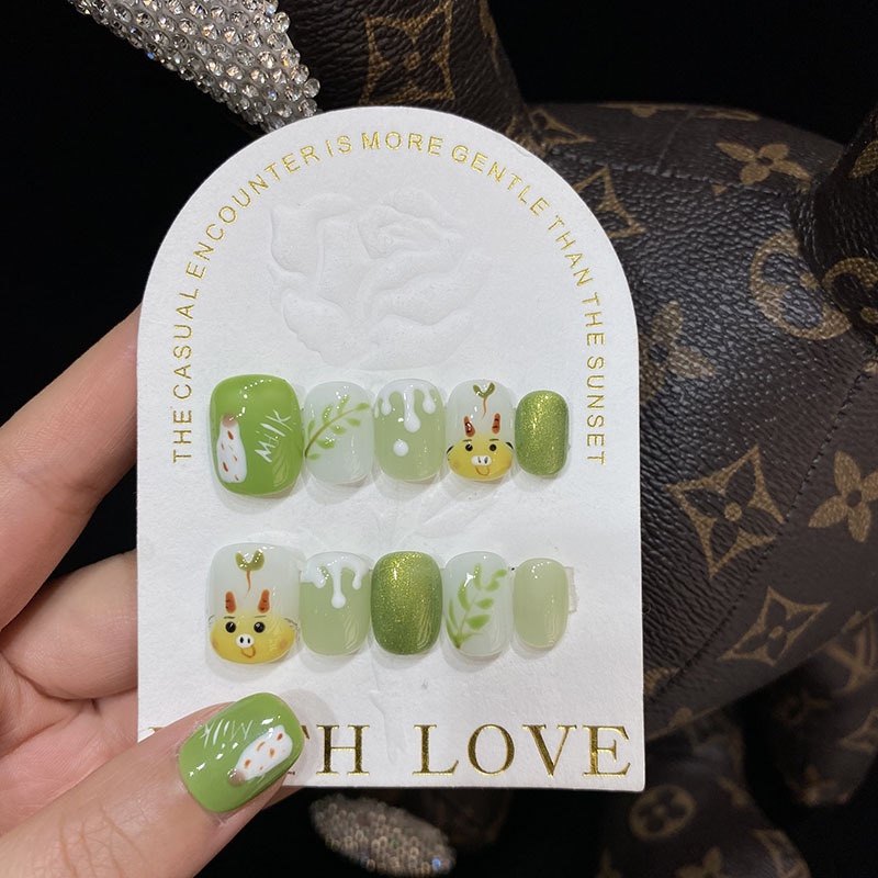 手工穿戴甲手绘可爱十二生肖幸运色春天小牛短方圆成品穿戴式美甲