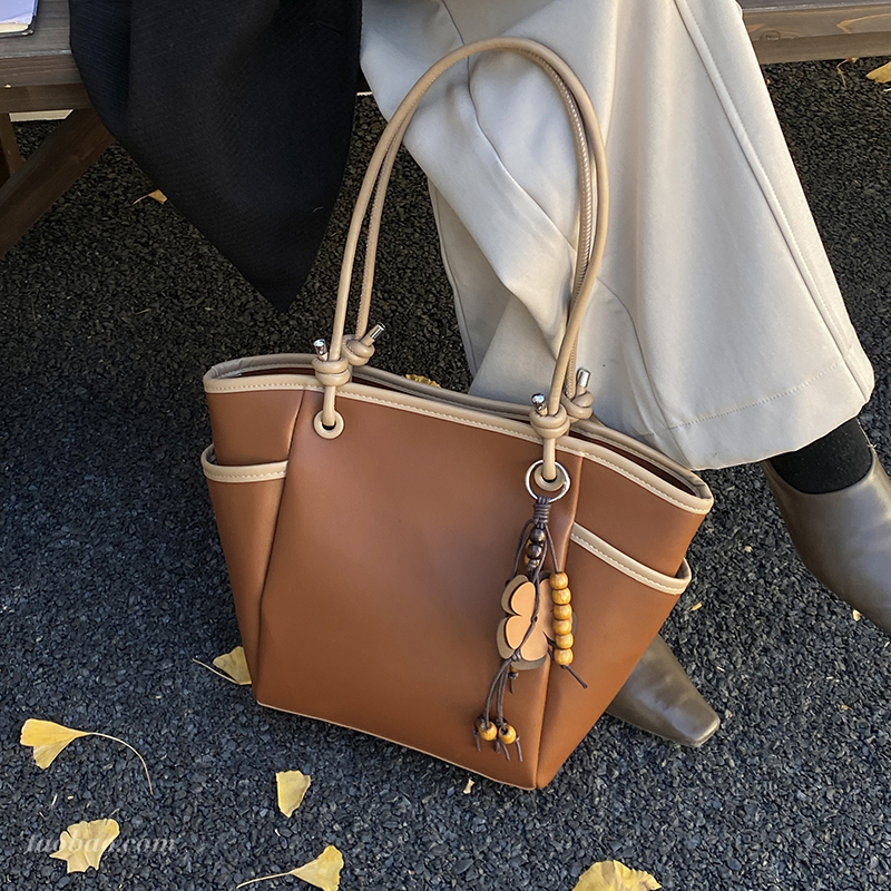 高级质感超火斜挎水桶包