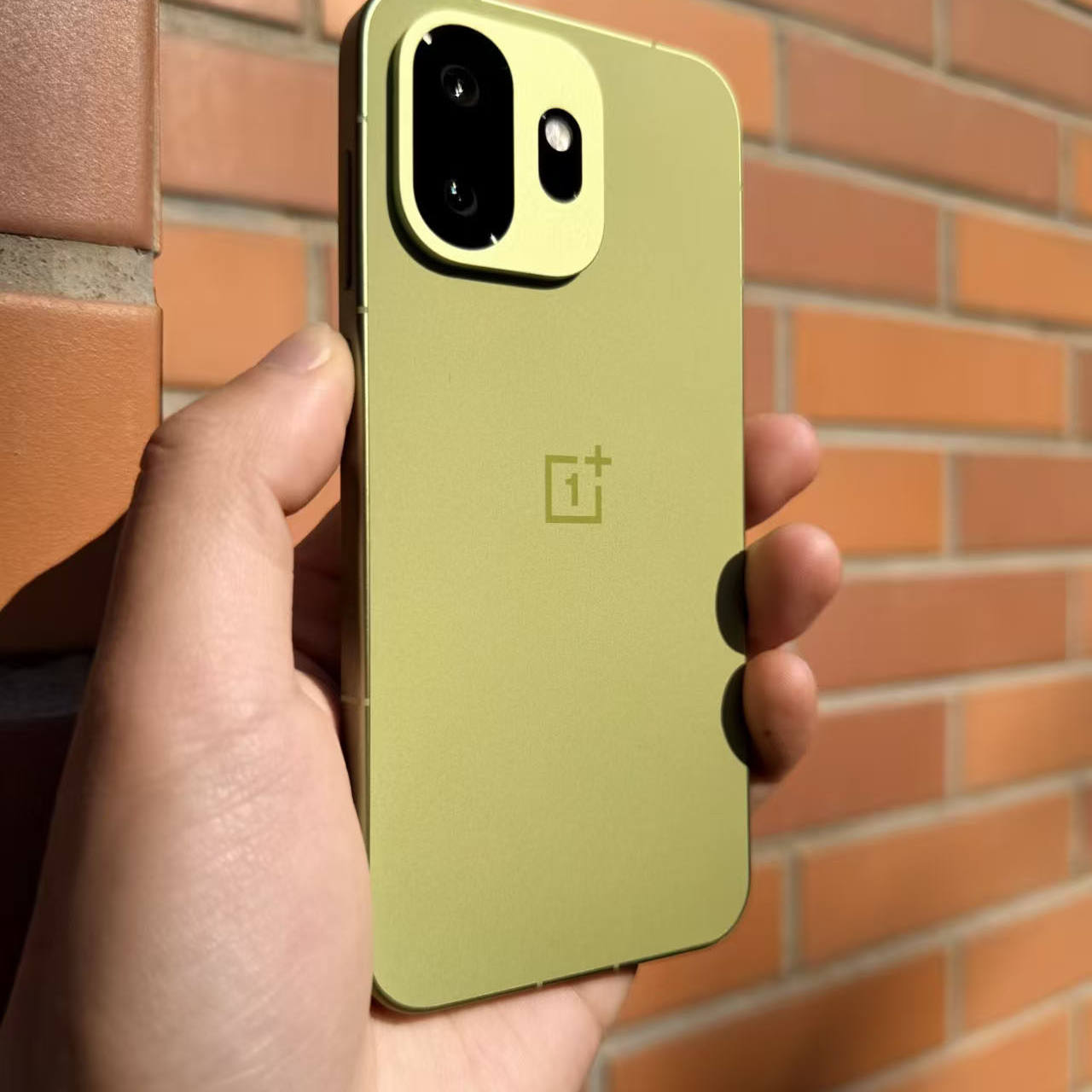 OnePlus/OnePlus Серия OnePlus 15T — новый флагманский игровой телефон пятого поколения Snapdragon 8 Extreme с маленьким экраном