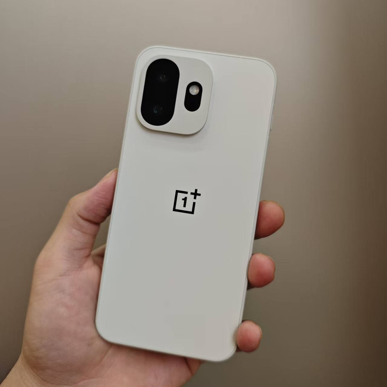 OnePlus/OnePlus Серия OnePlus 15T — новый флагманский игровой телефон пятого поколения Snapdragon 8 Extreme с маленьким экраном