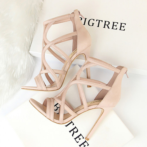 今年流行凉鞋女款罗马高跟超跟细