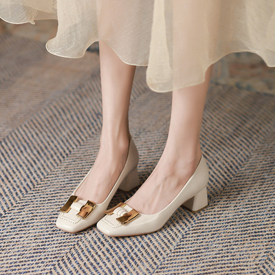 方头金属扣粗跟不累脚浅口单鞋女