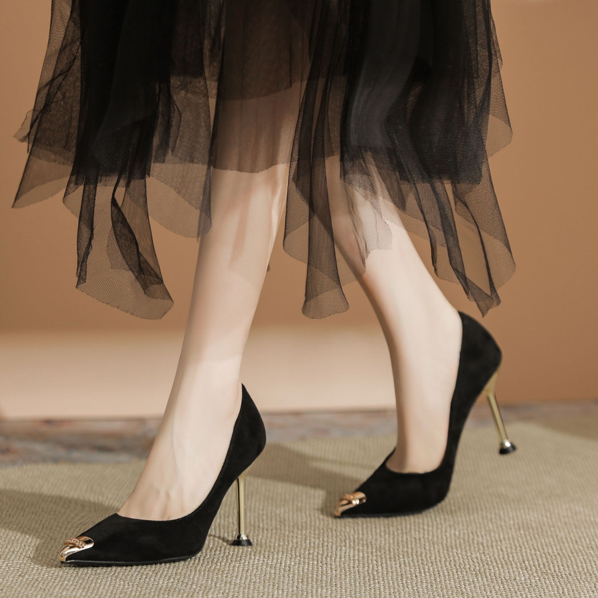 细跟绒面气质尖头金属浅口单鞋女