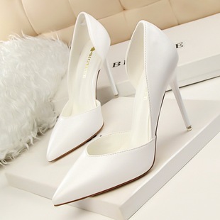浅口单鞋 白色高跟鞋 女2024年新款 细跟尖头OL女士气质性感侧空法式