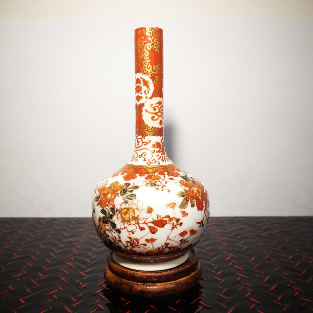 日本九谷松原製明治矾红描金花鸟天球瓶画工精细品相完好高12cm