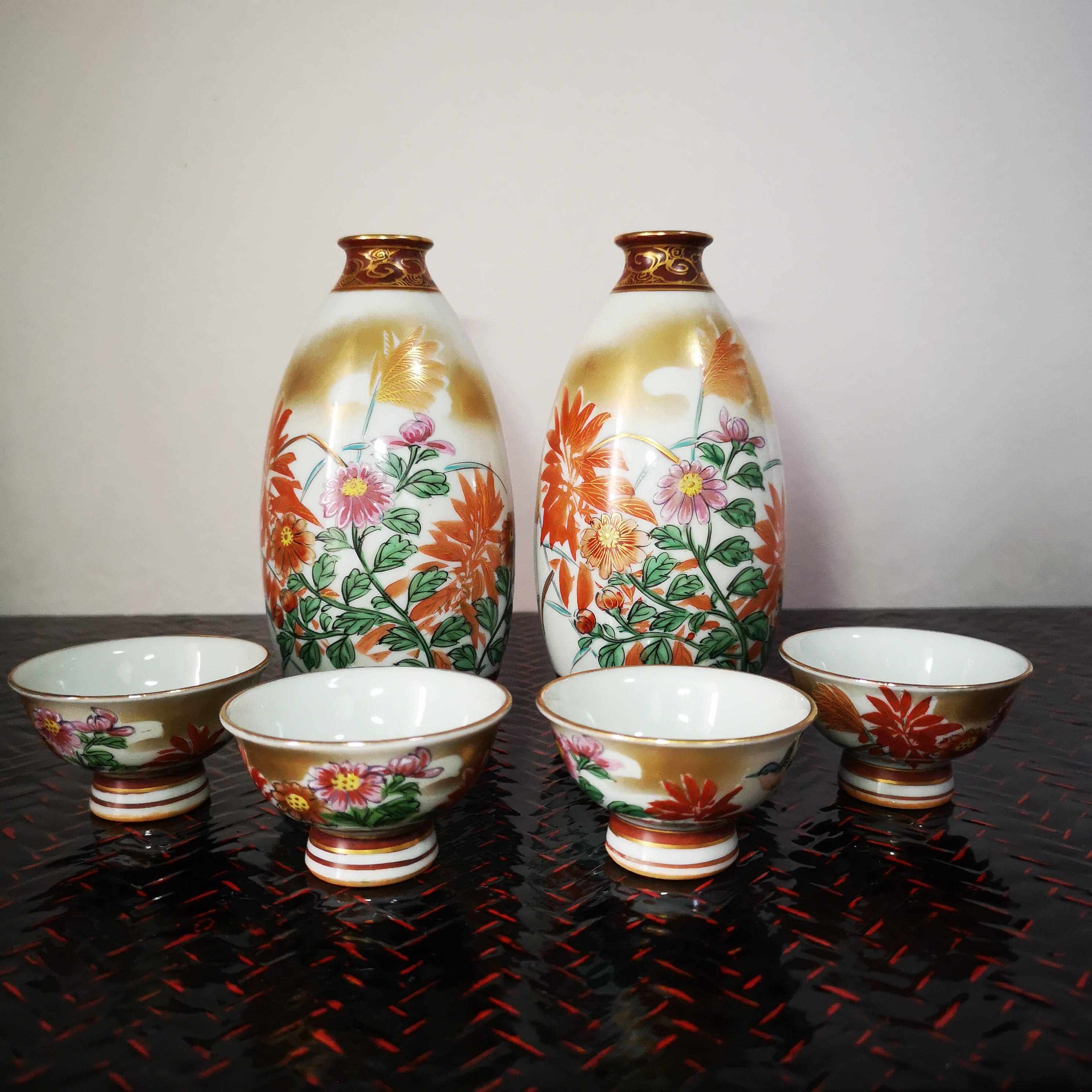 日本九谷锦山窑吉田美统早期粉彩描金花鸟酒壶酒杯整套全品稀少