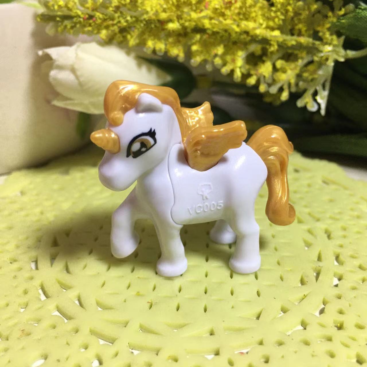 探索独角兽的世界健达奇趣蛋拆出的小玩具小马公主摆件