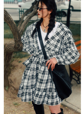 threeday复古黑白格落肩衬衣女套装宽松连帽松紧腰拼接短裙两件