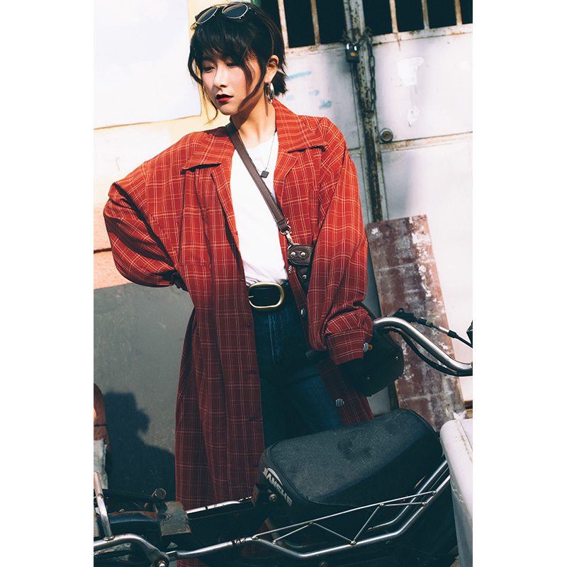 ×ÔÖÆvintageºì¸ñ×Ó³¬³¤¿î·çÒÂÍâÌ×Å®´ºÇﳤÐä¹ýÏ¥¿íËÉÊÕÑüÁ¬ÒÂȹ