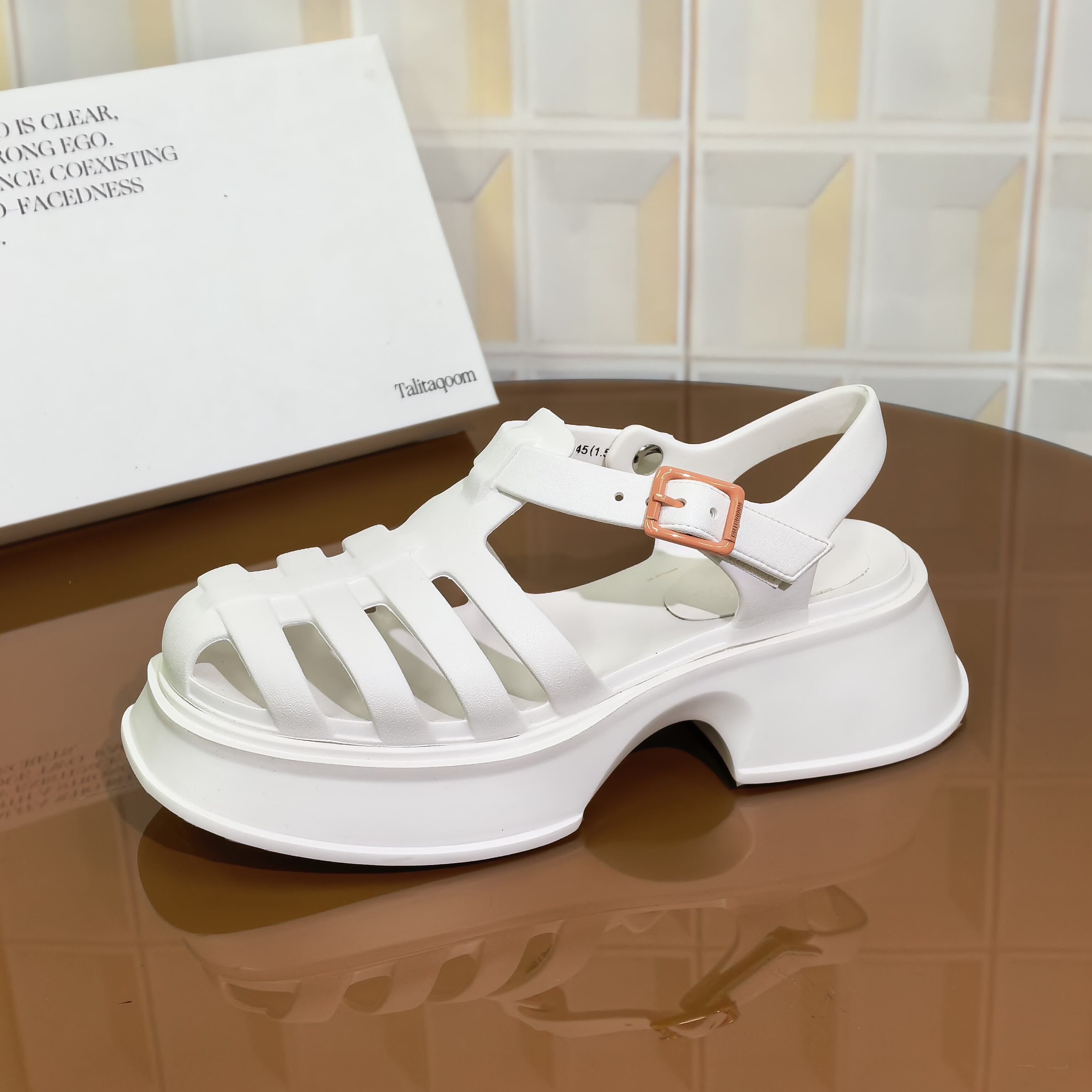 1348/5CM胶粘清仓撤柜断码处理平底洞洞鞋包头系带高跟女时装凉鞋