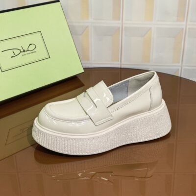 39R5/5CM牛漆皮清仓撤柜断码处理粗跟百搭英伦风一脚蹬厚底乐福女