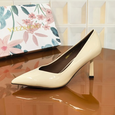 6445/4CM牛漆皮断码撤柜清仓处理方扣浅口通用黑色高跟女士高跟鞋