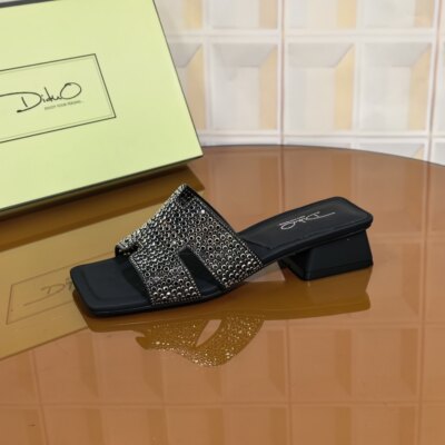 AT12/4CM清仓撤柜断码处理夏季时尚百搭外穿粗跟时尚一字带凉拖鞋