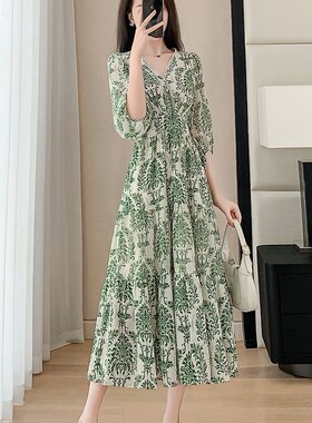 绿色中袖雪纺碎花连衣裙女夏季2025新款v领收腰气质显瘦a字裙子女
