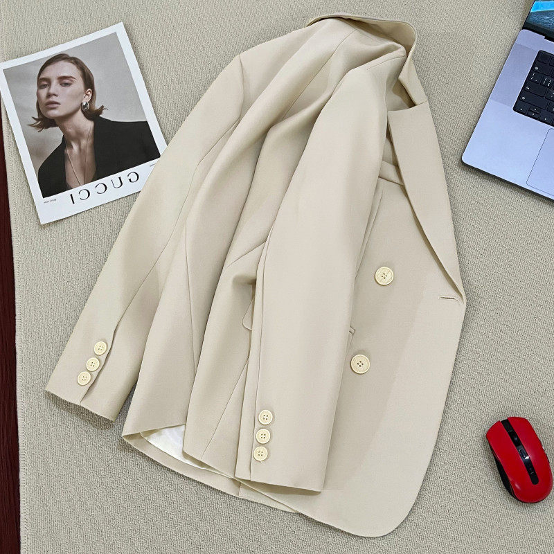 米白色秋装外套女气质高级感今年流行西服2026新款休闲炸街小西装