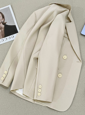 米白色秋装外套女气质高级感今年流行西服2026新款休闲炸街小西装
