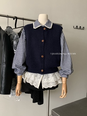 Y.JIA伊嘉韩系复古叠穿花边拼接娃娃领格纹衬衫+针织马甲绝美套装