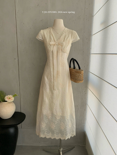 Y.JIA 伊嘉韩系温柔风设计感优雅连衣裙女褶皱V领蝴蝶结蕾丝长裙