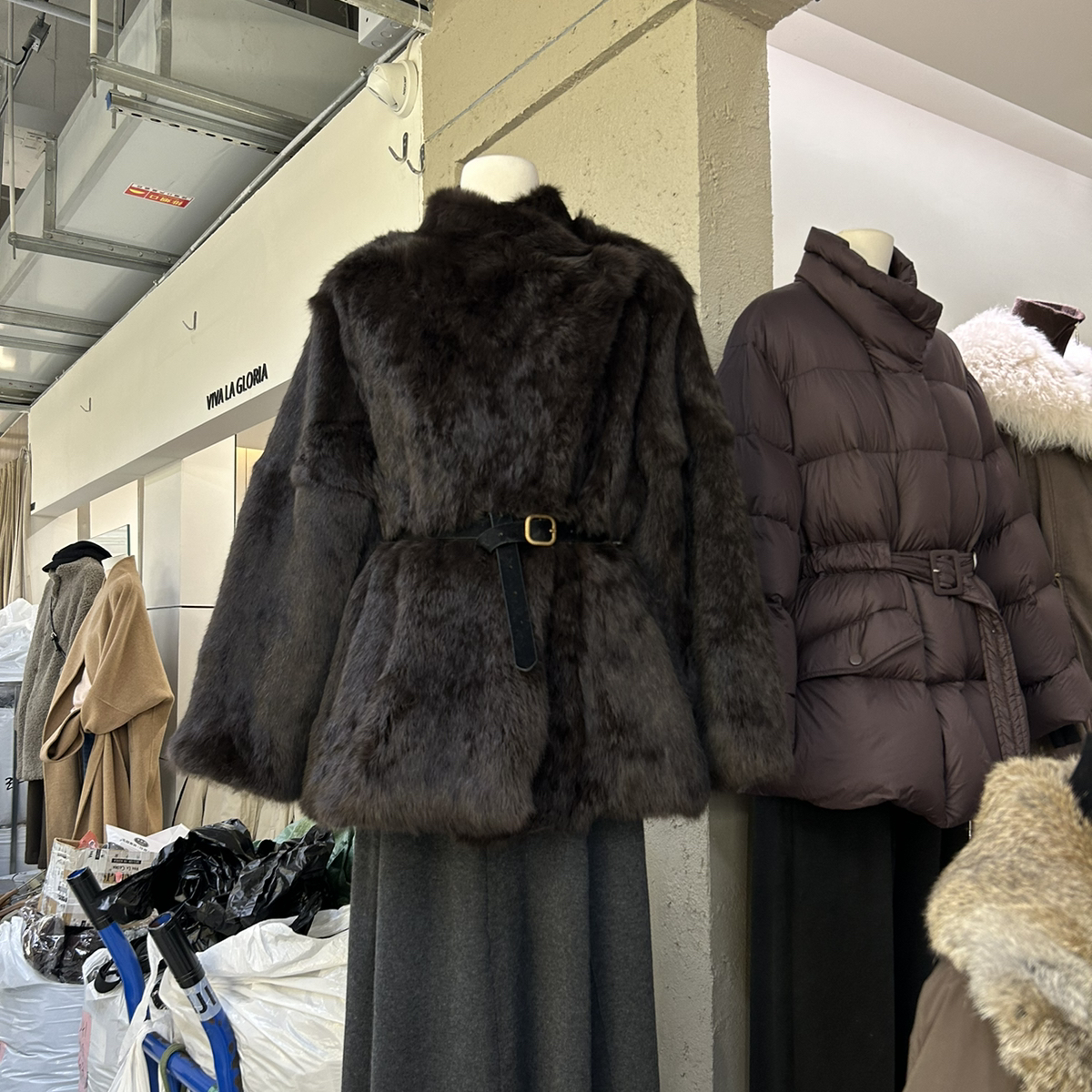 一起长款瓷吸扣领子可翻保暖皮草外套(配腰带)（含100兔毛）59649