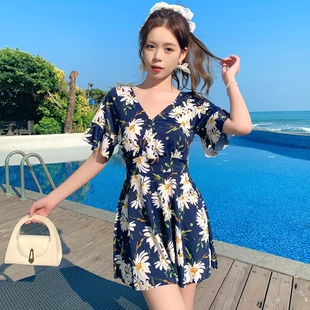 保守裙式 时尚 分体短袖 平角裤 碎花泳衣女夏季 度假遮肚显瘦大码 新款