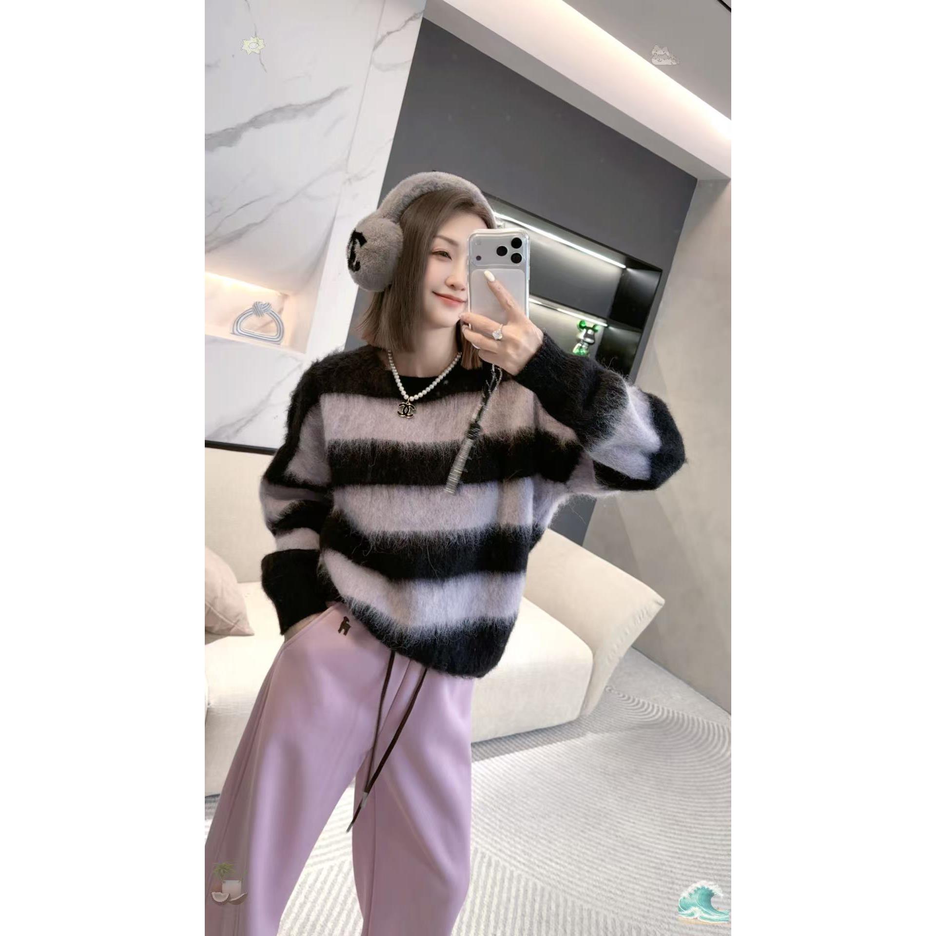 熙薇【情投意合】2025冬季新款休闲条纹拉绒羊毛衫H6351