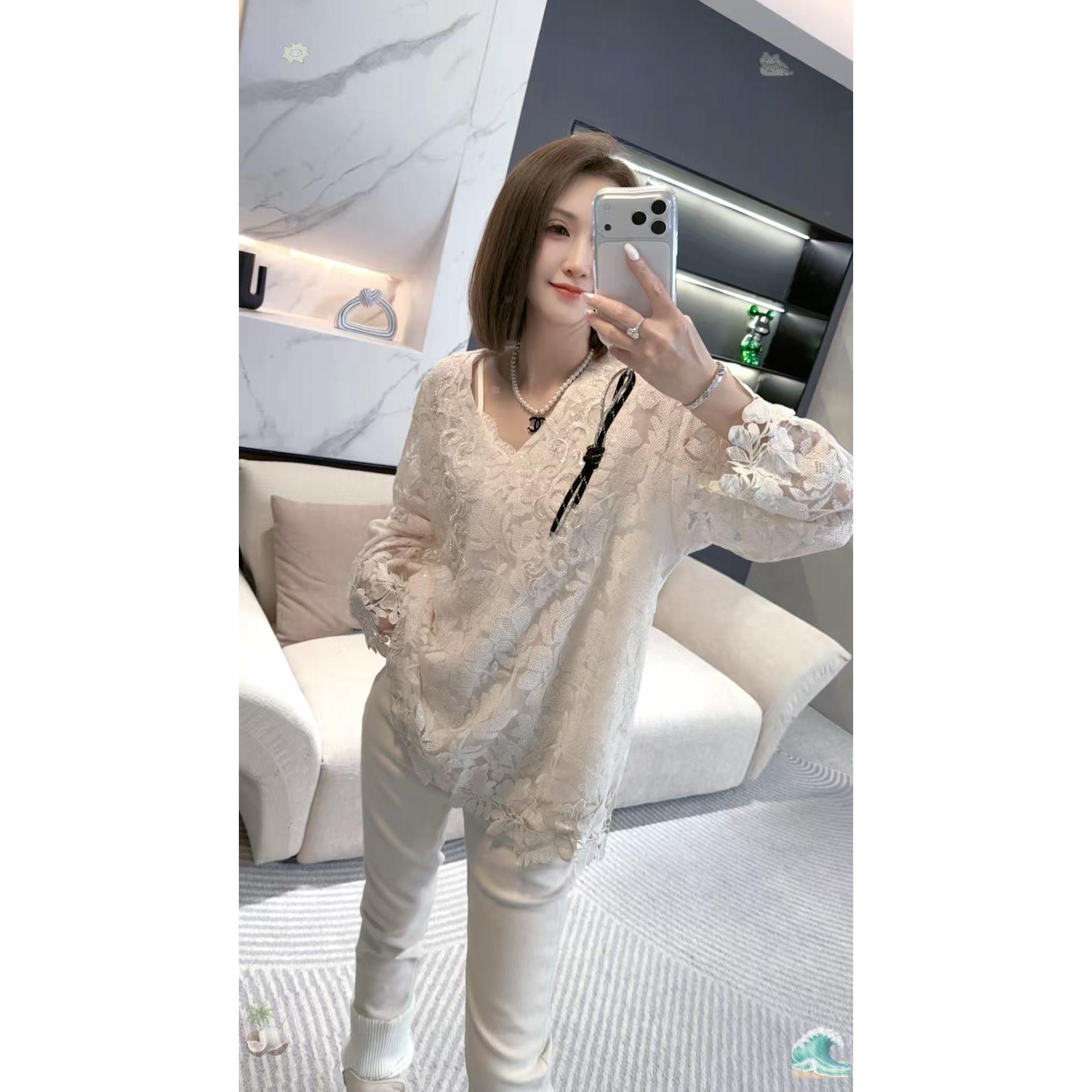 熙薇【认真的雪】2025冬季新款时尚重工欧货大版蕾丝上衣H6586