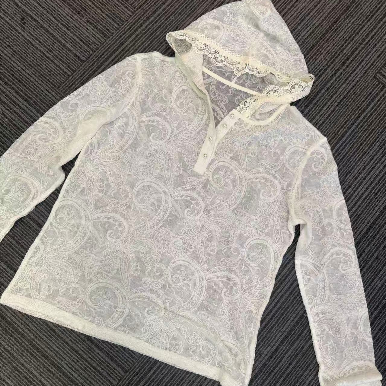 熙薇【慢条斯理】2025秋冬新款时尚休闲蕾丝勾花帽衫H5795