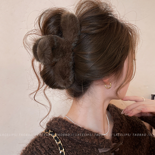 毛茸茸棕色抓夹女高级感秋冬鲨鱼夹2025新款盘发夹大号发量大发饰