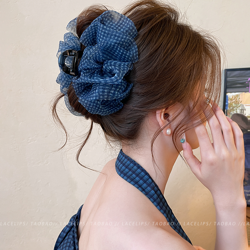 格子泡泡纱鲨鱼夹抓夹女