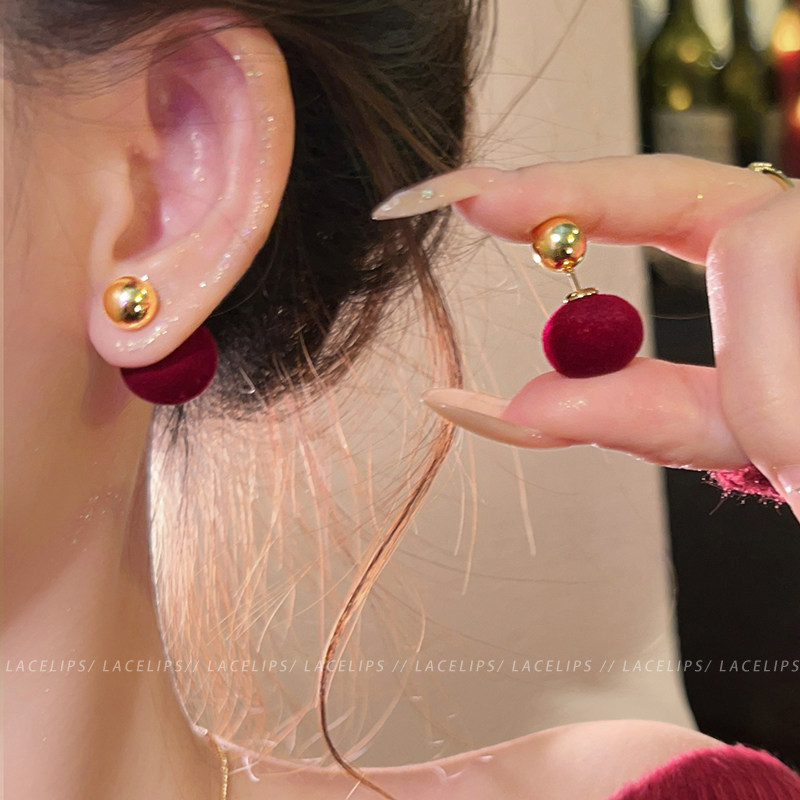 红色植绒球球耳钉女一款两戴设计感耳环2026新款高级感新年耳饰冬