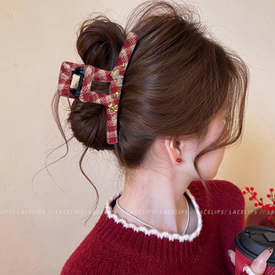 新年红色抓夹小马格纹鲨鱼夹女2026新款发夹后脑勺大号高级感发饰