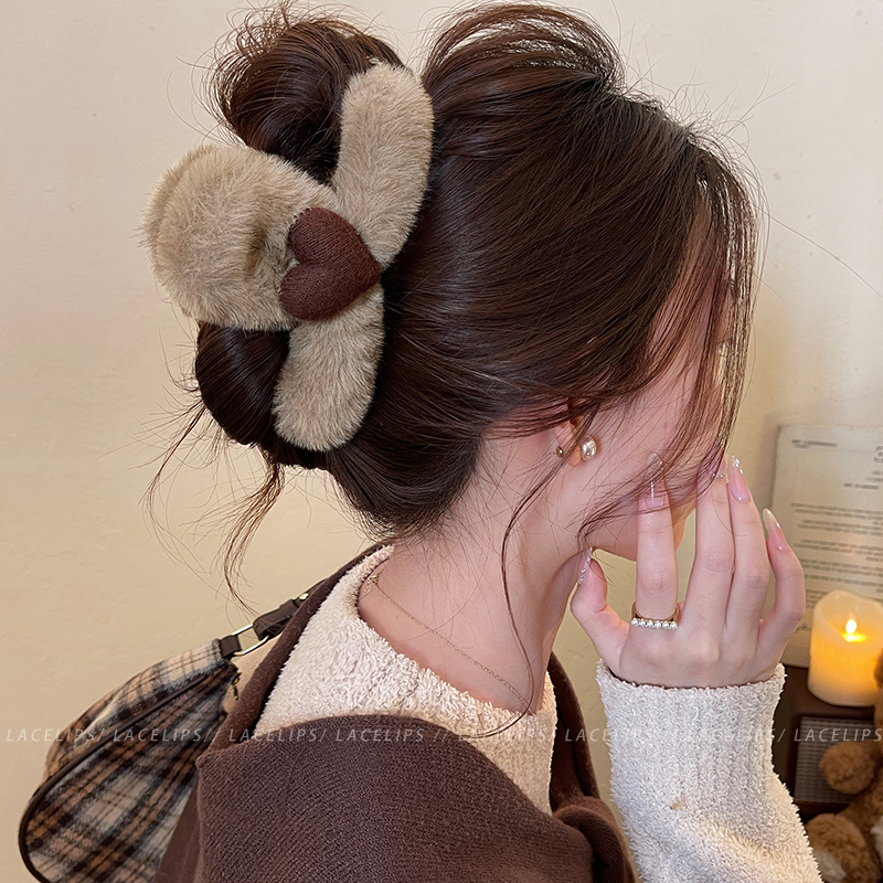 秋冬爱心毛绒头发抓夹女高级感