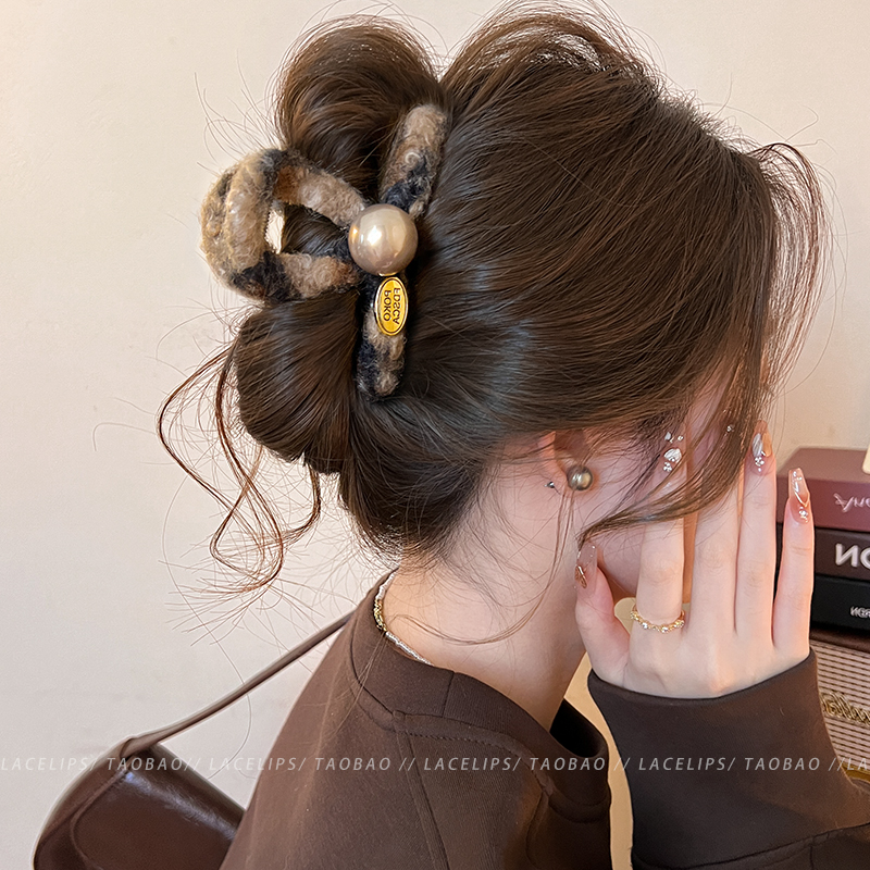 高级感珍珠毛绒豹纹抓夹大号