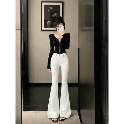 白色蜜桃臀微喇牛仔裤女