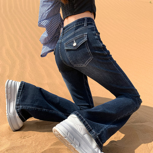 蓝黑色辣妹提臀微喇叭牛仔裤女