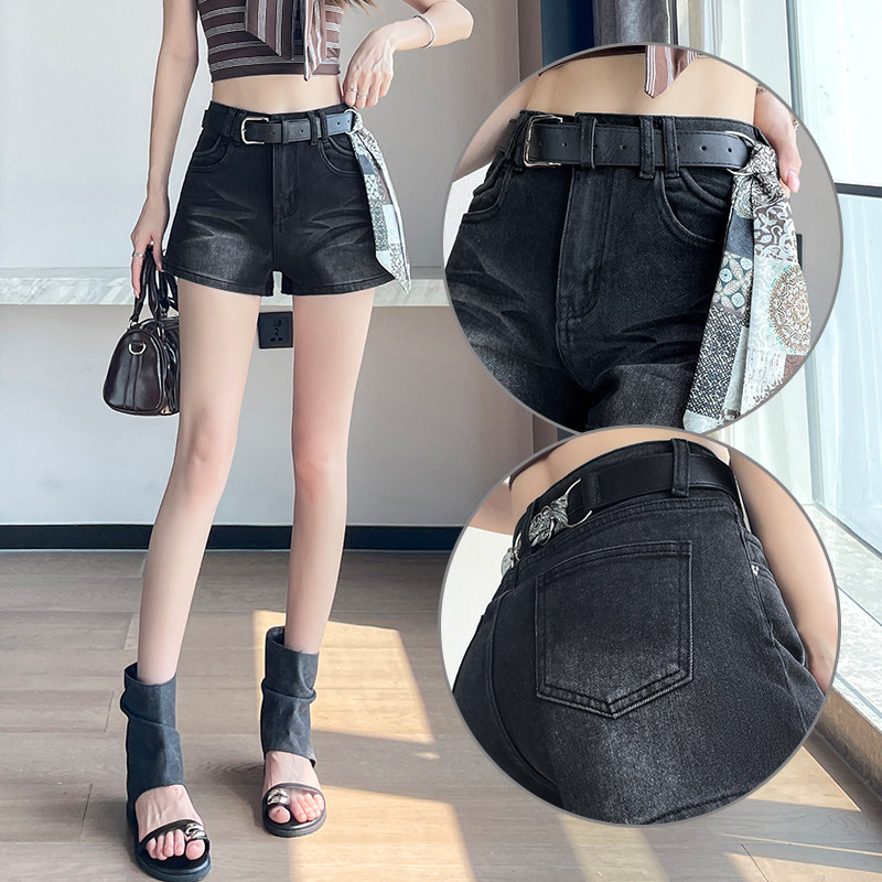 黑灰色水洗牛仔短裤女2026夏季薄款阔腿热裤配腰带丝巾设计感裤子