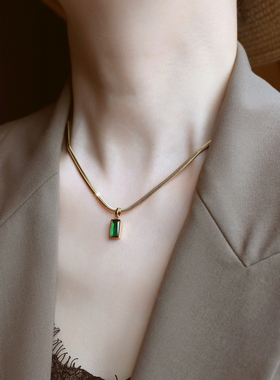 ZOXI轻奢小众不掉色绿色蛇骨链女