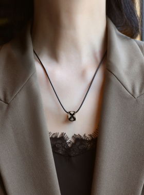 ZOXI甜酷皮绳四叶草项链女款