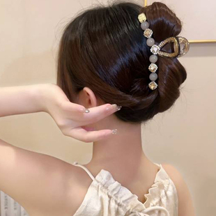 新款 轻奢水钻抓夹女高级感鲨鱼夹优雅精致后脑勺盘发夹子高端头饰