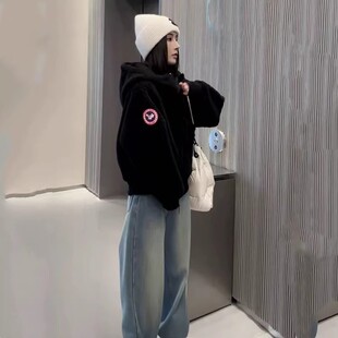 外套2026新款今年流行爆款羊羔绒连帽棉服女加厚保暖黑色设计感