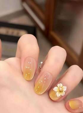 奶黄栀子纯手作雕花显白穿戴甲