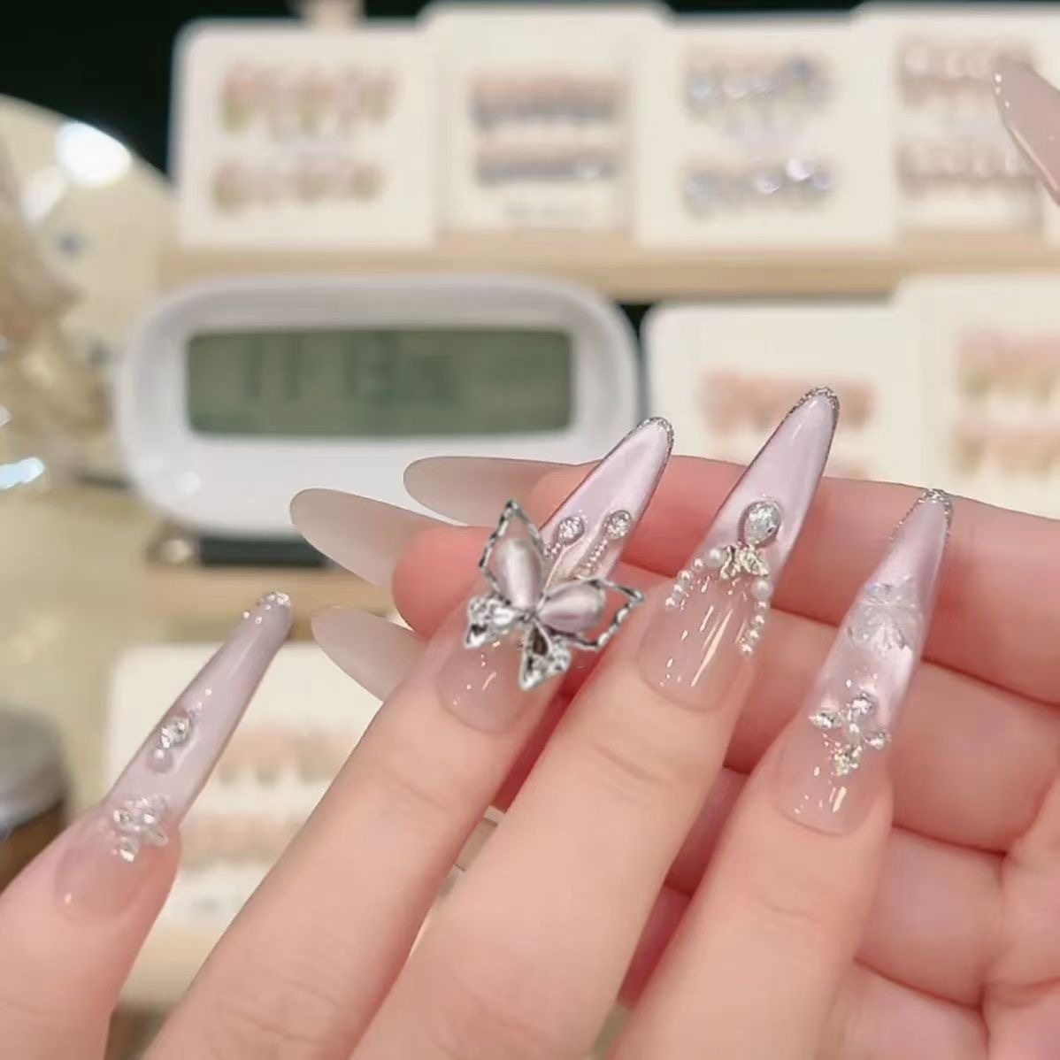 穿戴甲高级感手工水钻蝴蝶美甲