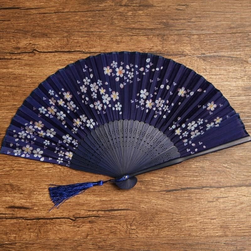 扇子女流苏镂空 汉服形古风花瓣折扇女流苏玉骨彼岸花宫廷风古风在类目 居家日用, 扇/迷你风扇/配件/冰垫/冰贴, 扇子中 - 来自Buy2taobao.com提供专业的淘宝代购服务