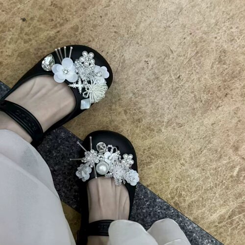 芭蕾洞洞鞋花珍珠鞋扣优雅配饰