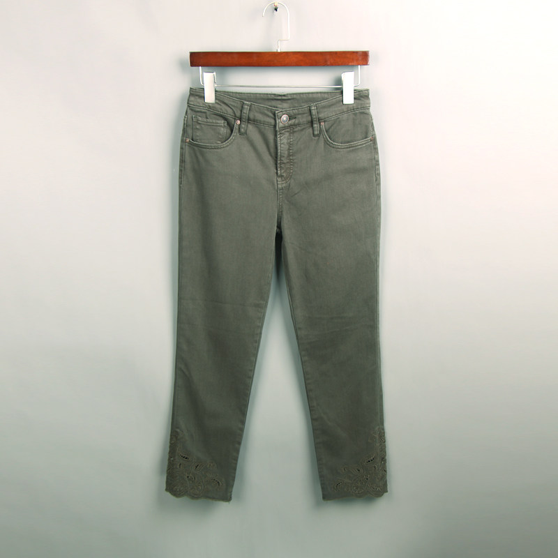 军绿色绣花牛仔裤女春季新款外贸原单200斤大码高腰弹力显瘦9分裤