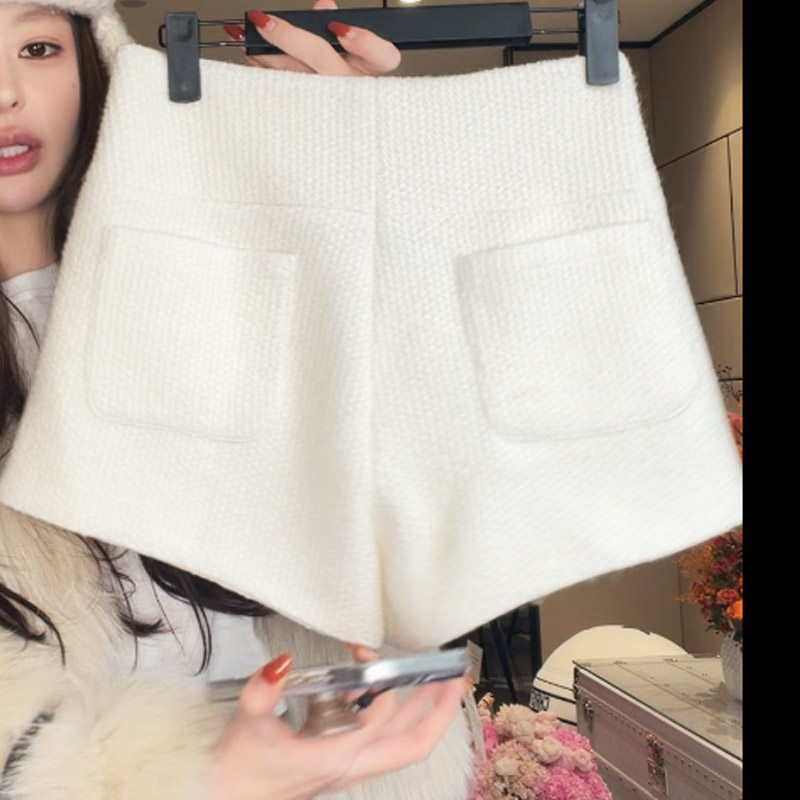 「短裤新宠」时髦刚需 毛呢小A字摆短裤+异形口袋包扣毛呢短裤,女装/女士精品,短裤,淘宝优惠券,粉丝福利购,淘宝优惠卷