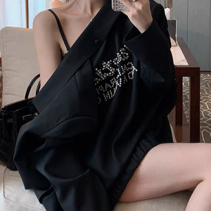 早安樊樊 牛筋下摆重工烫珠西装外套女春慵懒休闲感垫肩黑色西服